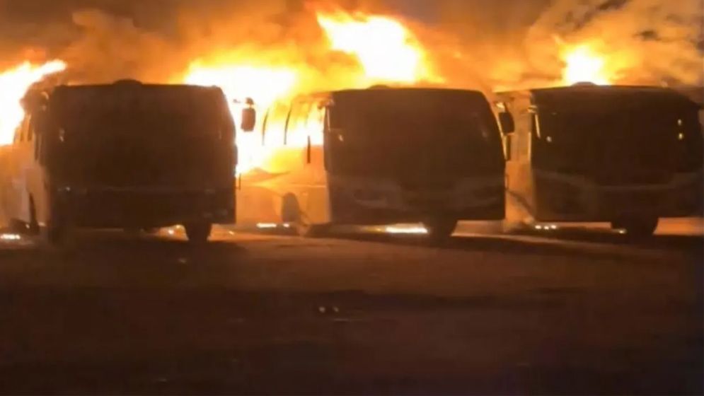 ঝিনাইদহে ৩ বাসে আগুন, ফিলিং স্টেশন ভাঙচুর