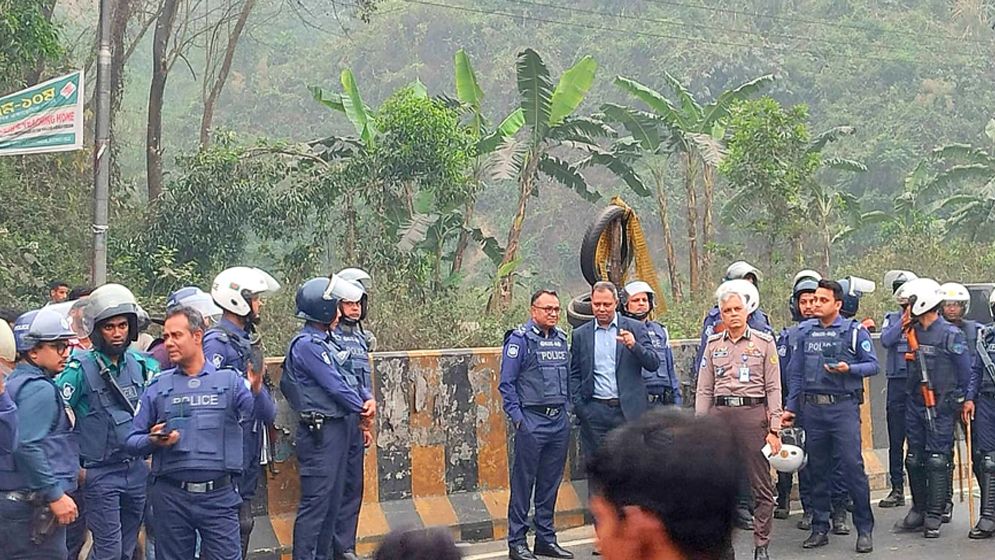 অভিযান ঠেকাতে ভেঙে ফেলেছে কালভার্ট, ব্যবহার হচ্ছে ড্রোন