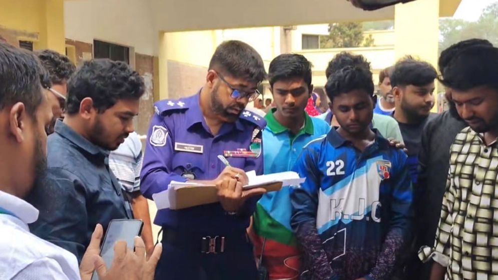 মেহেরপুরে সড়ক দুর্ঘটনায় একজন নিহত, আহত ৩