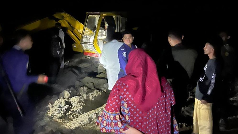 সিংগাইরে ফসলি জমির মাটি কাটায় জেল