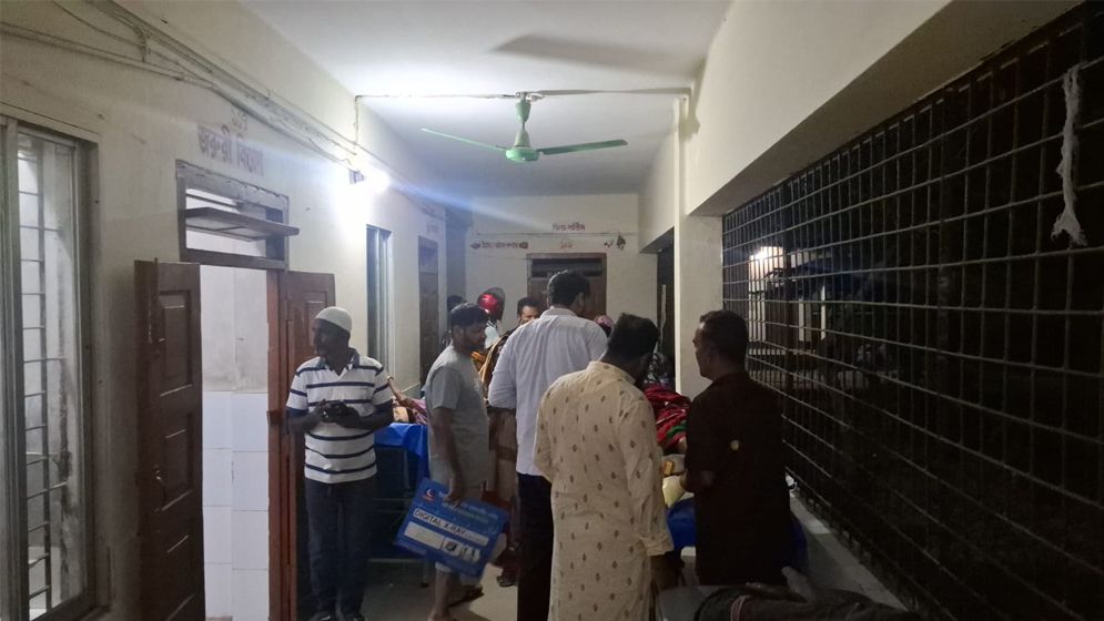 শ্রীনগরে প্রতিপক্ষের হামলায় ৩ শিশুসহ গুলিবিদ্ধ ১৪ 