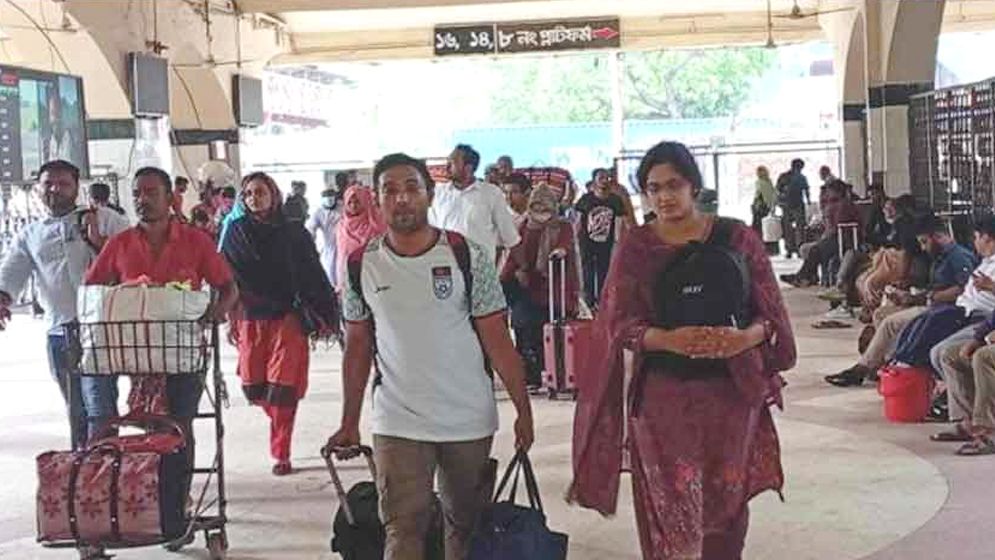 ঈদের ছুটি শেষে রাজধানীতে ফিরছেন কর্মজীবীরা 