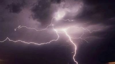 বজ্রপাতে প্রাণ গেল দুইজনের