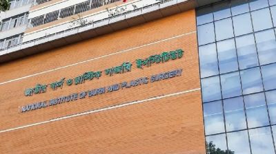 প্রাইভেটকারের সিলিন্ডার বিস্ফোরণ, দগ্ধ ৮