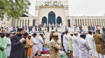 বায়তুল মোকাররমে ঈদের প্রথম জামাত অনুষ্ঠিত