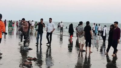 সাগরকন্যা কুয়াকাটায় পর্যটকদের ঢল