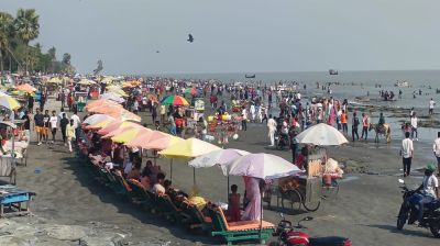 সাগরকন্যা কুয়াকাটায় পর্যটকদের ঢল