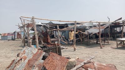 কাল বৈশাখী ঝড়ে কুয়াকাটায় ১৫টি ব্যবসা প্রতিষ্ঠান লন্ডভন্ড