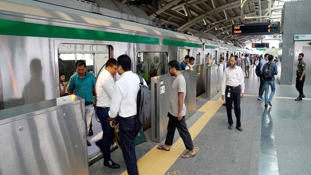 মেট্রোরেলসহ সব ট্রেনে শিক্ষার্থী-প্রতিবন্ধীদের ভাড়া ছাড়  