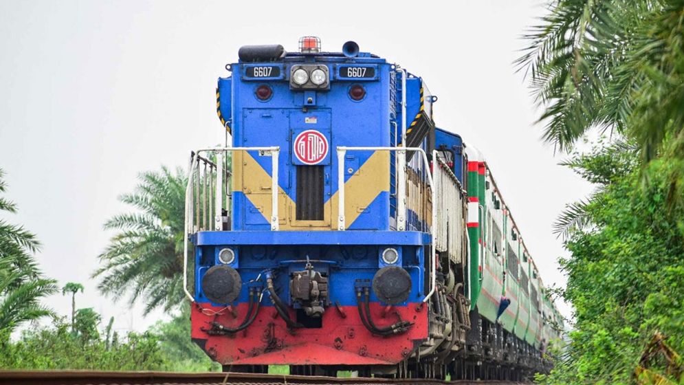 ট্রেনের দ্বিতীয় দিনের টিকিট বিক্রি শুরু  