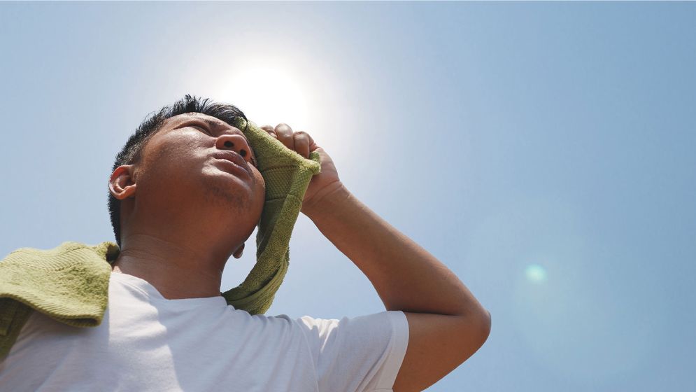 হিট স্ট্রোকের লক্ষণ ও বাঁচার উপায়