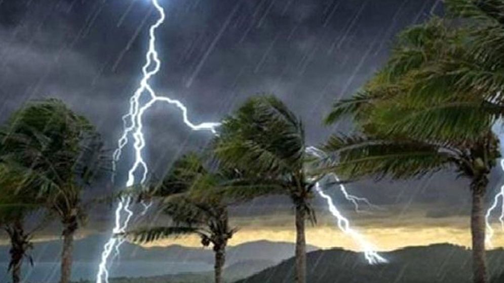 বজ্রপাতে বাবার মৃত্যু, কোল থেকে ছিটকে প্রাণে বাঁচলো ছোট্ট সাফিয়া  