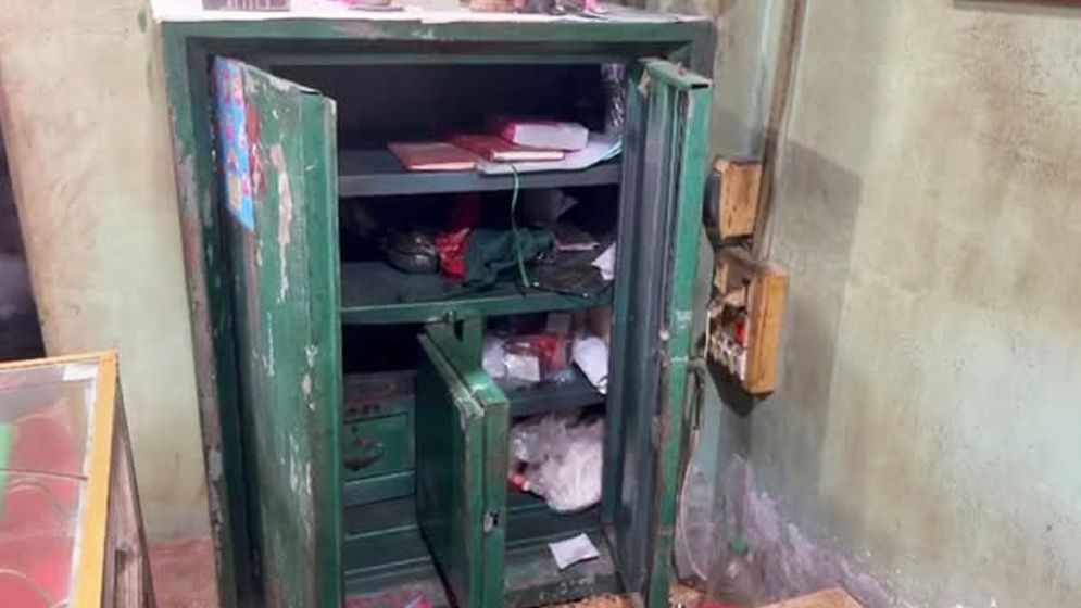 একযোগে ৬ স্বর্ণের দোকানে ডাকাতি