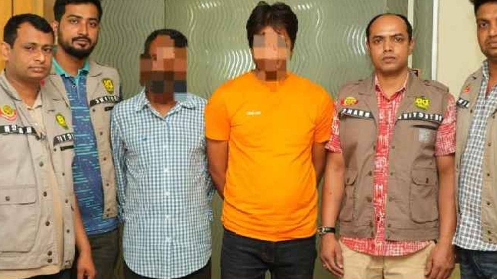 বিদেশি পিস্তল ও গুলিসহ গ্রেফতার ২