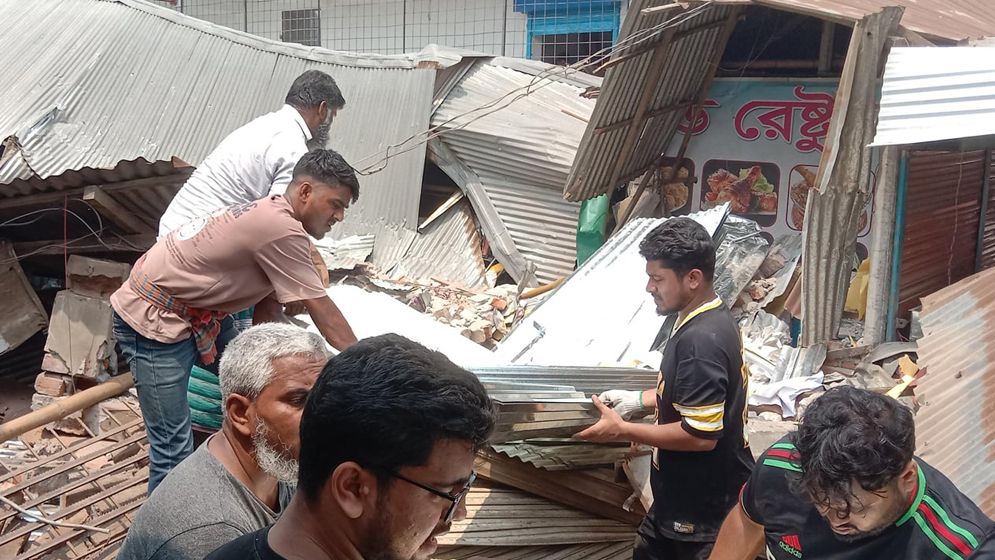 কুমিল্লায় রেস্তোরাঁর দেয়াল ধসে বৃদ্ধ নিহত