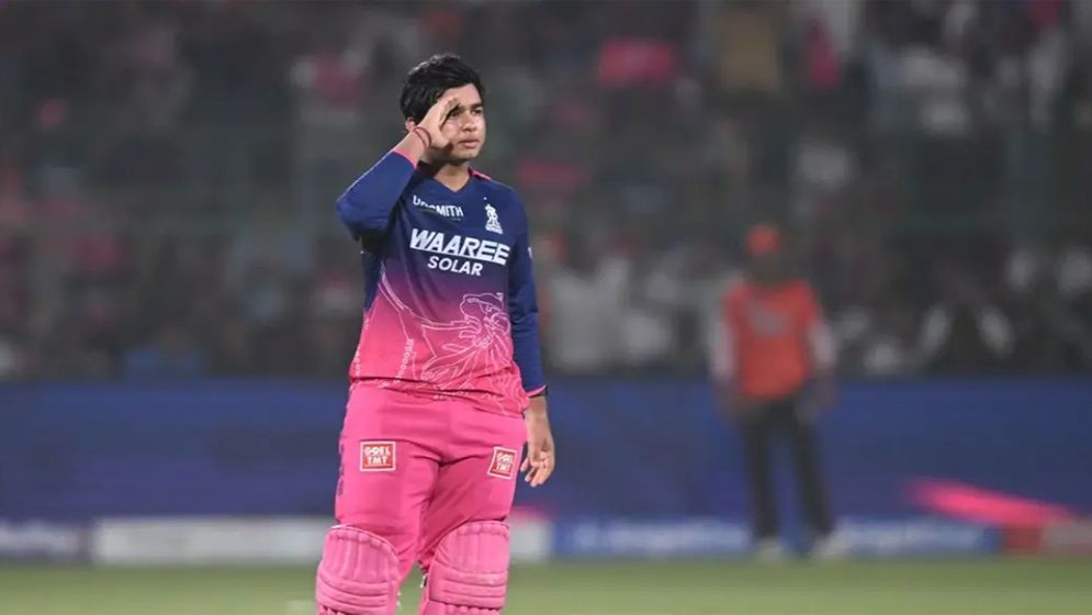 খুদে ভক্তদের কাছে টাকা চাইলেন বৈভব!