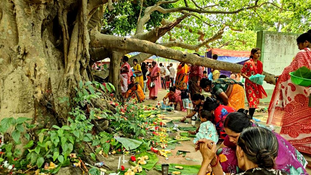 সোহাগিনী বউ হতে ‘বউ মেলায়’ নারীদের ভিড়