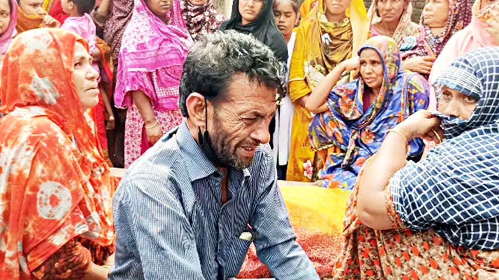 বজ্রপাতে গৃহবধূর মৃত্যু