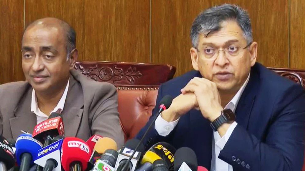 ‘অন্তর্বর্তী সরকারের প্রায় সব কার্যক্রমই বৈধতা পাচ্ছে’