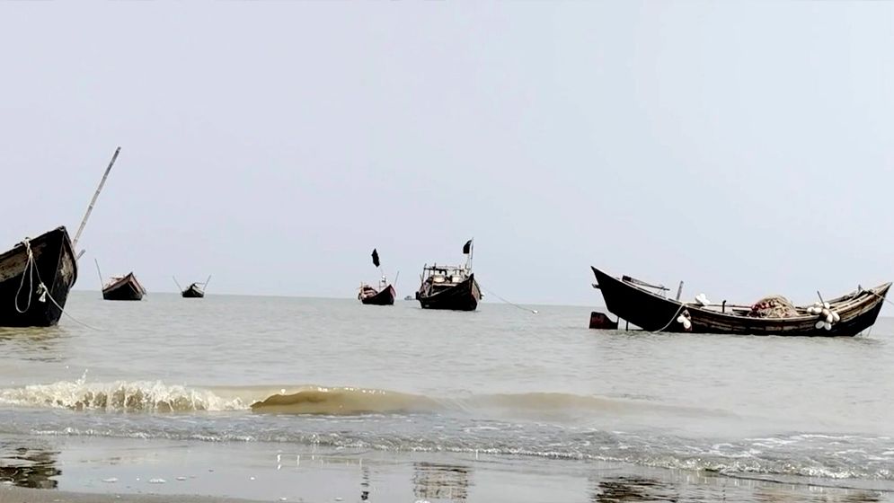 সাগরে মাছ ধরায় ৫৮ দিনের নিষেধাজ্ঞা শুরু