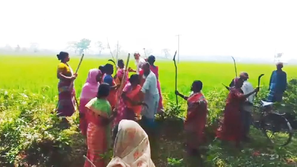 গাইবান্ধায় সাঁওতালদের দুপক্ষের সংঘর্ষ