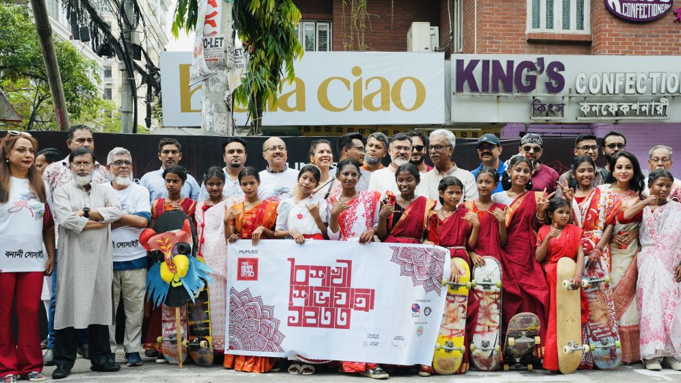 রঙ ঢঙের উৎসবে মুখর বনানী