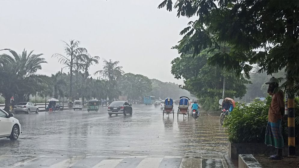 বৃষ্টির মাঝেও ঢাকার বাতাসে দূষণ, সতর্কতা জারি