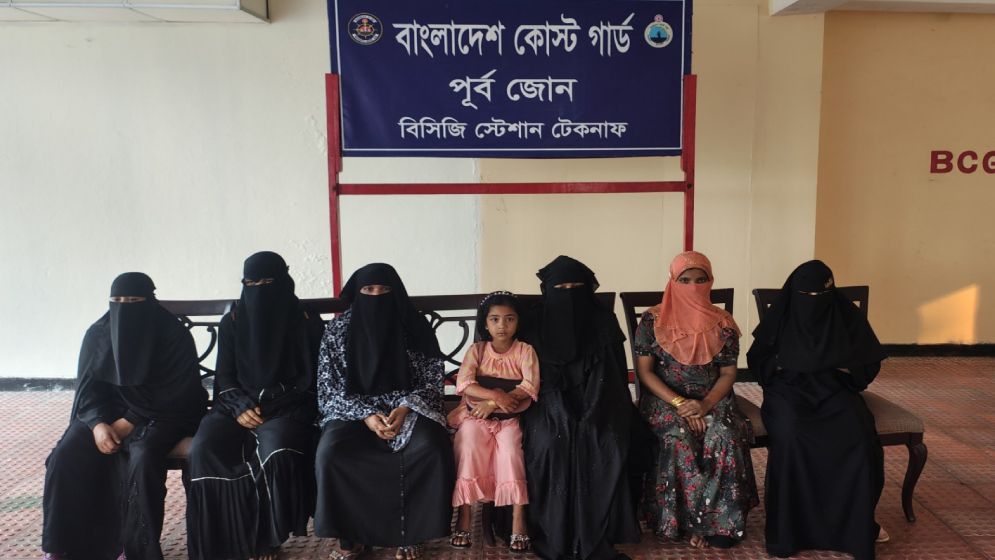 পাচারকালে ৭ জনকে উদ্ধার করল কোস্ট গার্ড