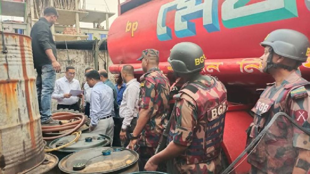 যৌথ অভিযানে বিপুল পরিমাণ ডিজেল জব্দ, দু’জনকে কারাদণ্ড
