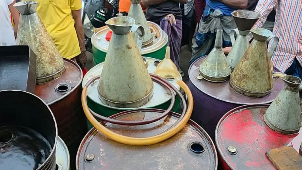 অবৈধভাবে ডিজেল মজুত, সাড়ে ৬ হাজার লিটার তেল জব্দ