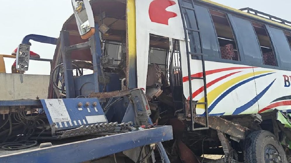 বাস দুর্ঘটনায় প্রাণ গেলো ৩ জনের, আহত ১০ 