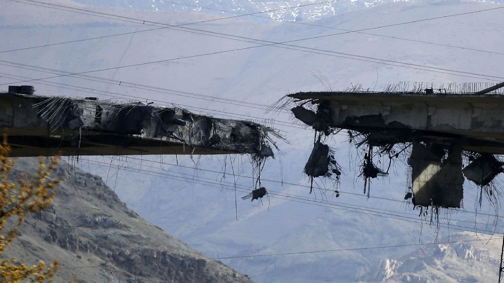 বি-১ সেতুতে হামলার নিন্দা জানিয়েছে ইরান