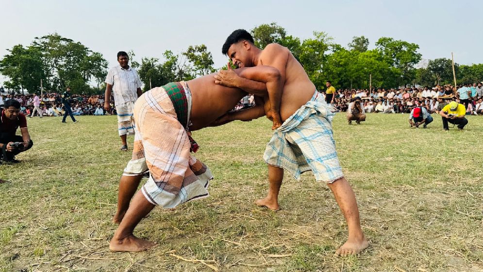 মীরসরাইয়ে বলি খেলা দেখতে হাজারো দর্শকের ভিড়