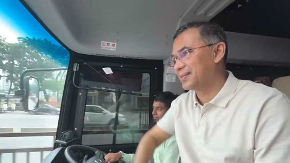 টাঙ্গাইলের পথে প্রধানমন্ত্রী  