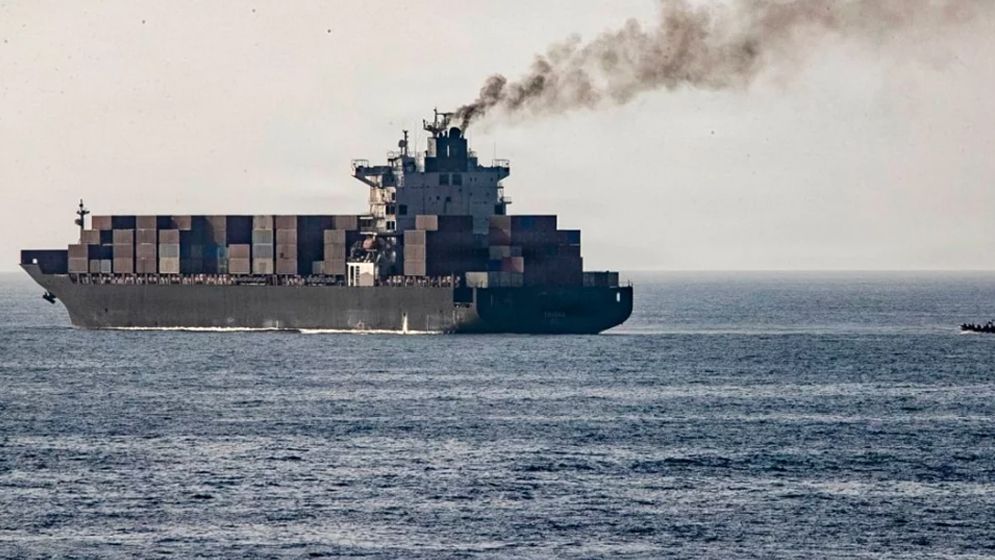 মার্কিন অবরোধের চেষ্টা ব্যর্থ, বন্দরে পৌঁছালো ইরানি জাহাজ  