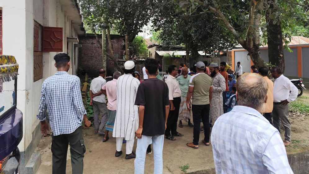 ছেলের দাফনের সময় বাবার স্ট্রোক, পরদিন মৃত্যু