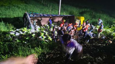 দাউদকান্দিতে ট্রাক খাদে পড়ে নিহত ৭