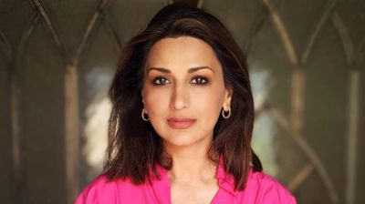 জমি আত্মসাতের অভিযোগে সোনালি বেন্দ্রের বিরুদ্ধে মামলা