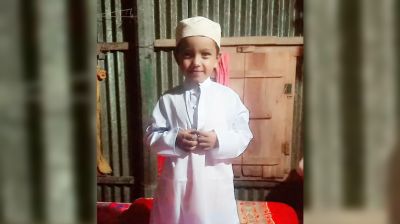 টাকার অভাবে থেমে যাচ্ছে ছোট্ট রকিবুলের চিকিৎসা