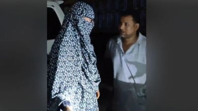 বোরকা পরে তেল নিতে গিয়ে ধরা খেলেন যুবক 
