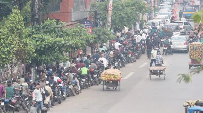 দাম বাড়লেও তেল সরবরাহ সংকটে ভোগান্তি অব্যাহত