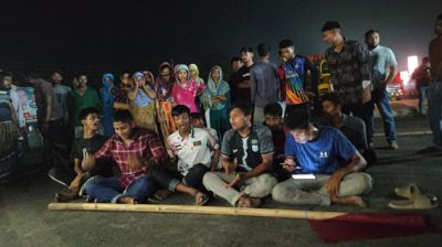 প্রবেশপত্র না পেয়ে গাইবান্ধায় মহাসড়ক অবরোধ, পরে প্রত্যাহার