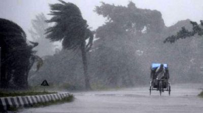 দুপুরের আগেই ঝড়-বৃষ্টির সম্ভাবনা, নদীবন্দরে সতর্ক সংকেত