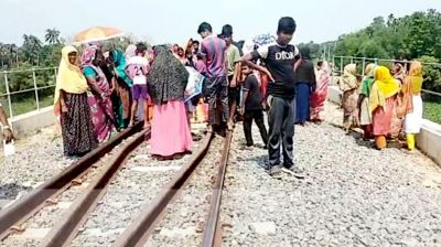 ট্রেনে কাটা পড়লেন মা, কোল থেকে ছিটকে পড়ে শিশুর মৃত্যু