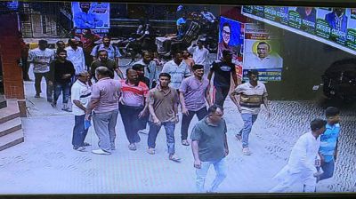 খুলনা প্রেসক্লাবে হামলা, সাংবাদিকদের বিক্ষোভ ও সড়ক অবরোধ