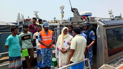 কর্ণফুলী নদীতে অনিয়মের দায়ে ১১ নৌযানকে জরিমানা