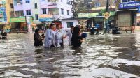 তিন ঘণ্টার বৃষ্টিতে জলাবদ্ধ চট্টগ্রাম নগরী