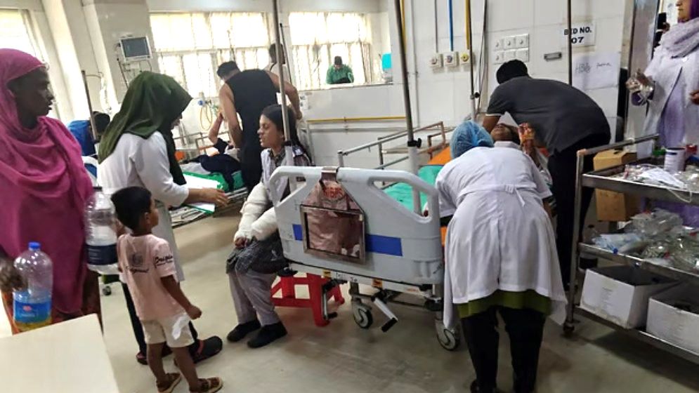 গ্যাস বিস্ফোরণে স্বামী-সন্তানদের পর চলে গেলেন গৃহবধূ সালমা