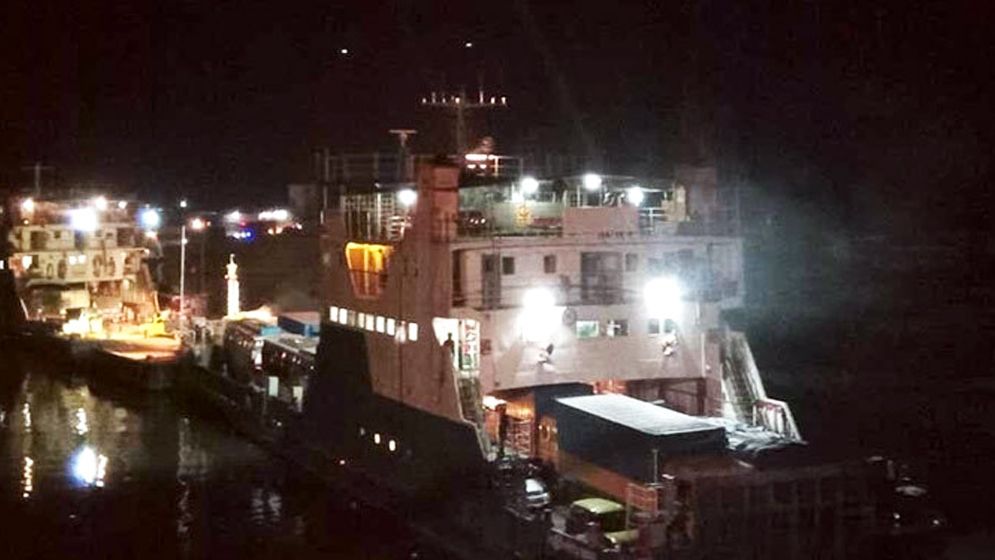 দৌলতদিয়া-পাটুরিয়া ফেরি চলাচল সাময়িক বিঘ্নিত