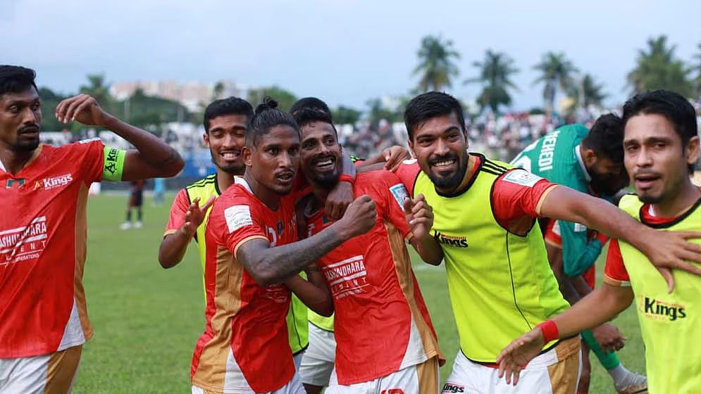 আবাহনীকে হারিয়ে শিরোপা পুনরুদ্ধার করল বসুন্ধরা কিংস